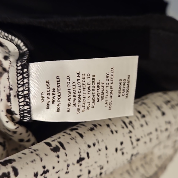 Halogen long black and white print sleeveless top - Picture 5 of 6